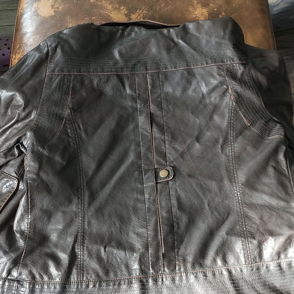 Jacket - Picture 2 of 4